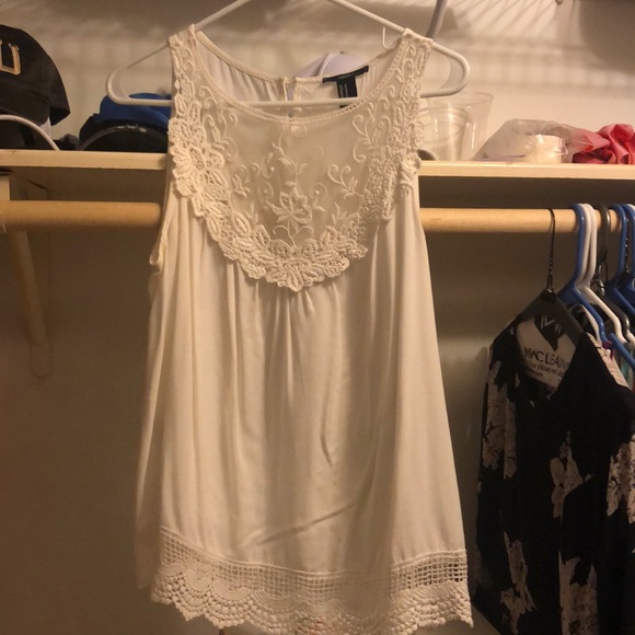 Flowery tank - Picture 1 of 2